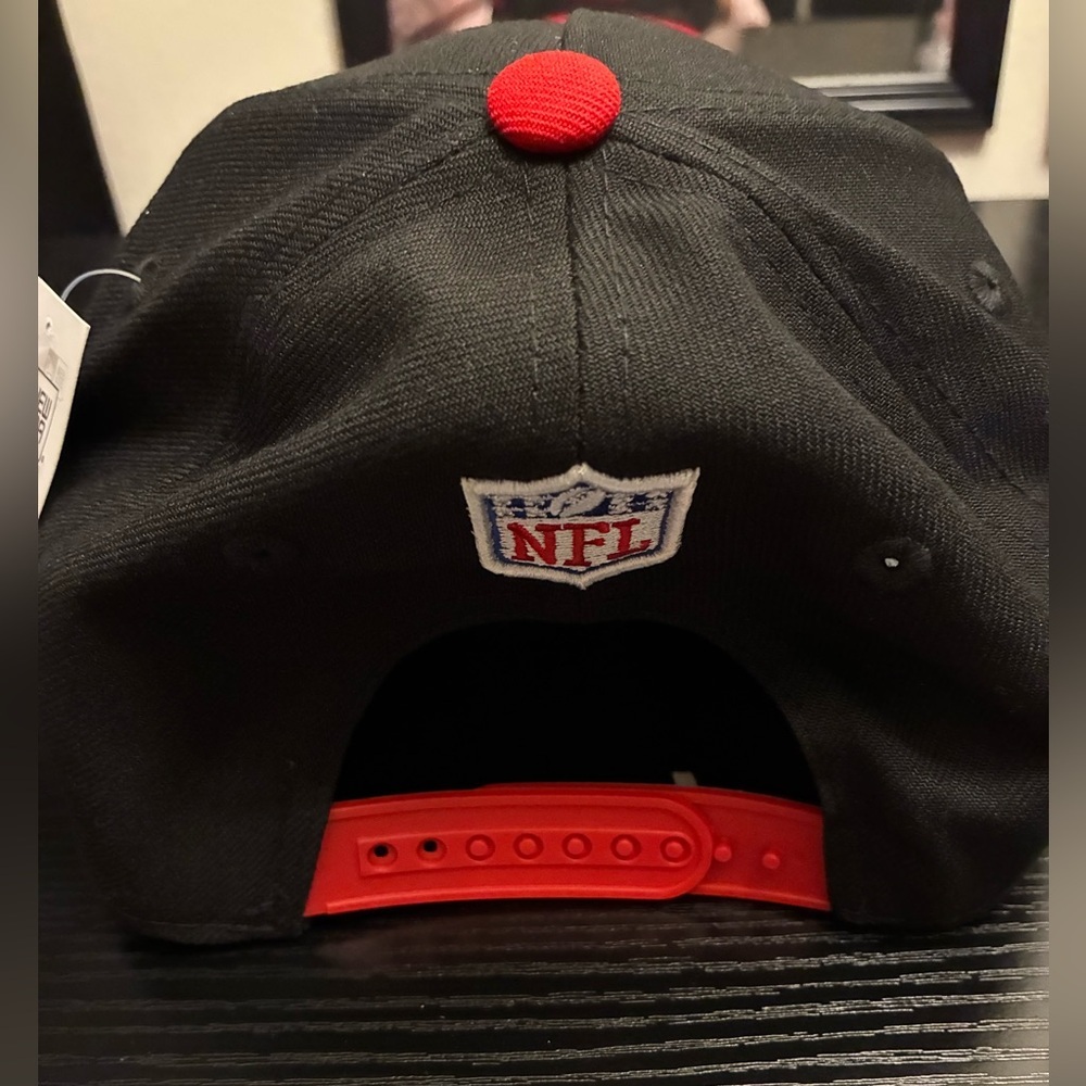 New Era Buccaneers Black and Red Adjustable Hat - Picture 3 of 4
